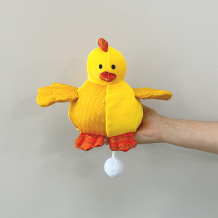 Brinquedo de Pelúcia Mamãe Galinha